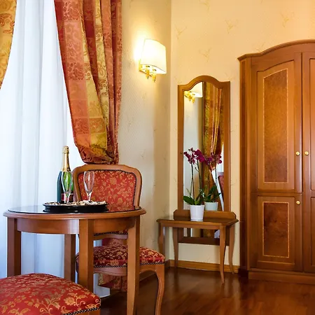 Amadeus Hotel 3*