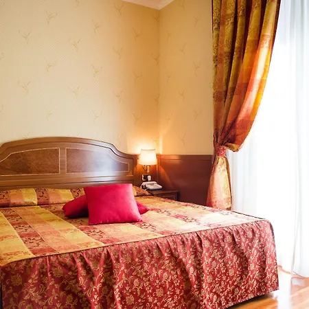 Amadeus Hotel 3*