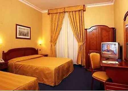 Amadeus Hotel 3*