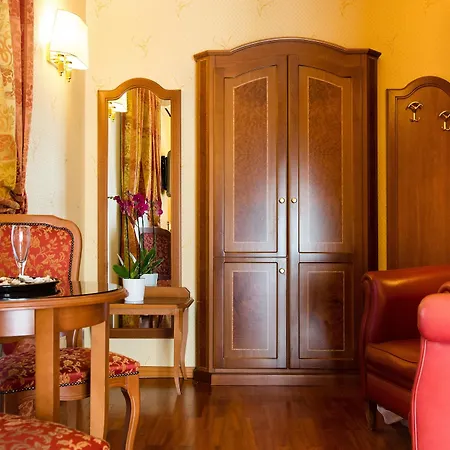 Hotel Amadeus 3*