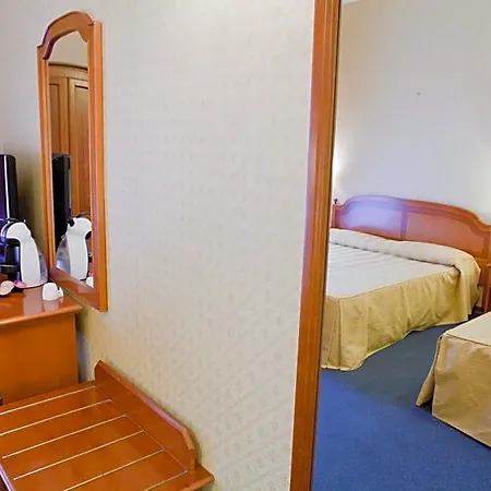 Amadeus Hotel 3*
