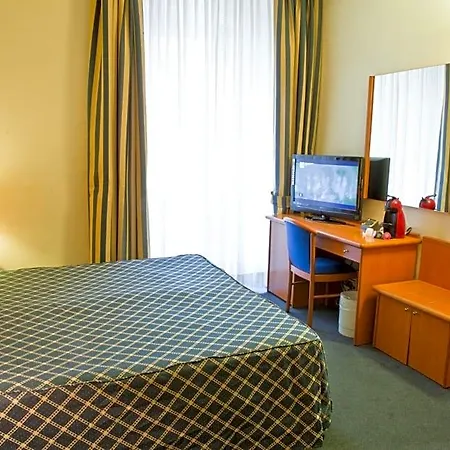 Amadeus Hotel 3*