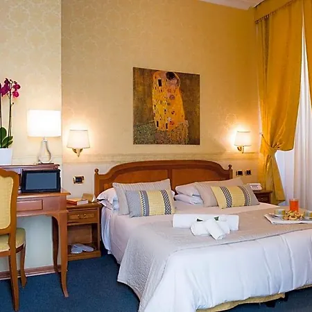 Amadeus Hotel 3*