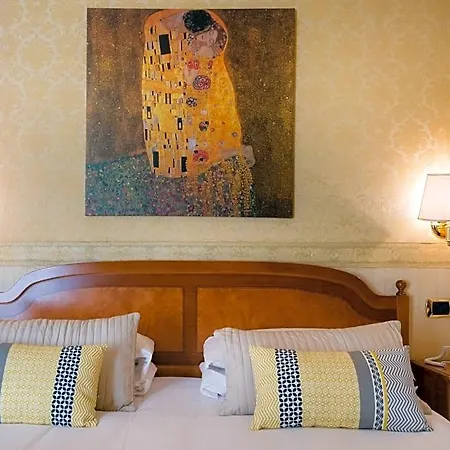 Amadeus 3* Rome